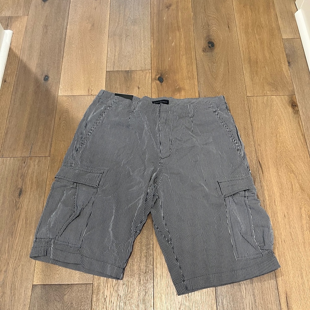 NWT Banana Republic Men’s Navy Blue/White Striped Cargo Shorts Size 34